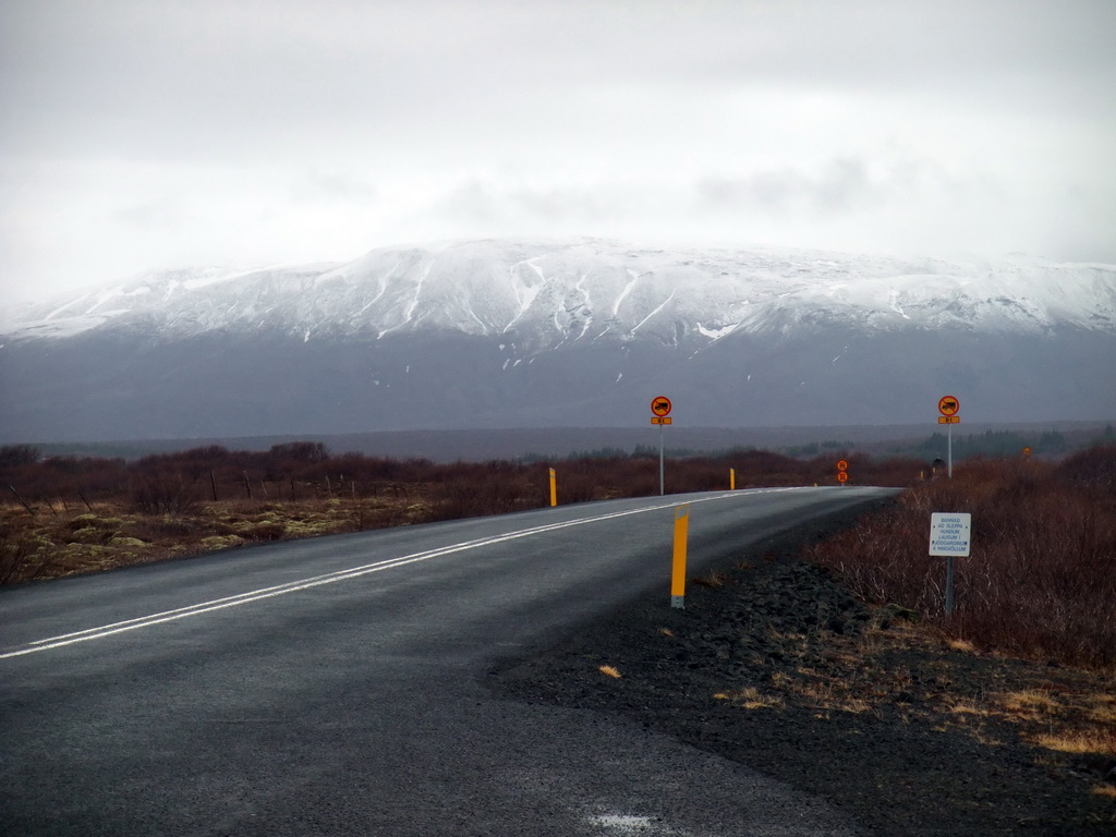 The Þingvallavegur road to Geysir and mountains on the northeast side of Þingvellir National Park