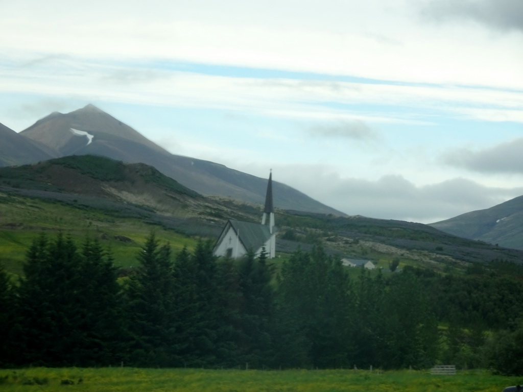 The Mosfellskirkja church at Mosfellsdalur, viewed from the rental car on the Þingvallavegur road
