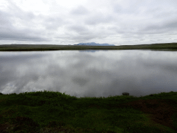 Small lake and mountains just south of the Þingvallavegur road