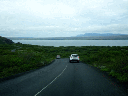 thingvellir_2_087 - 209 kb - 1024x768 - The Þingvallavegur road, the east side of the Þingvallavatn lake and mountains, viewed from the rental car The Þingvallavegur road, the east side of the Þingvallavatn lake and mountains, viewed from the rental car