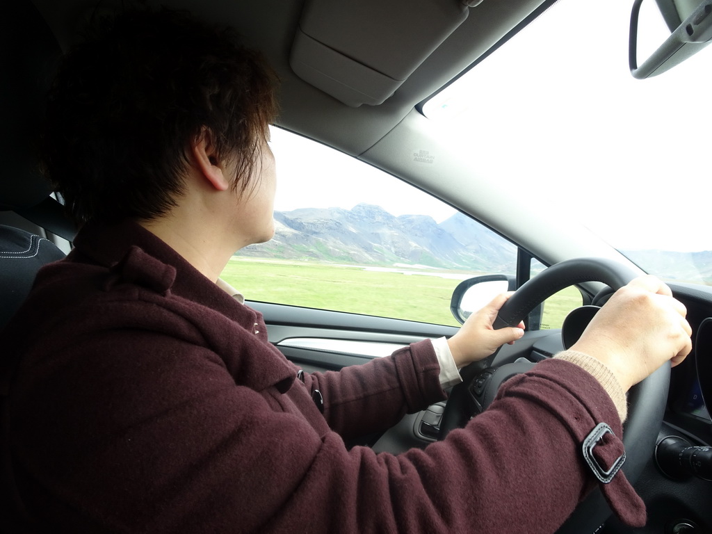 Miaomiao driving our rental car on the Gjábakkavegur road to Geysir