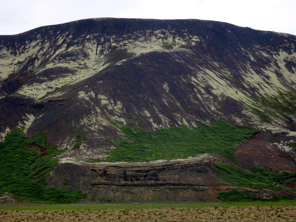 Mountains, viewed from the Lyngdalsheiðarvegur road