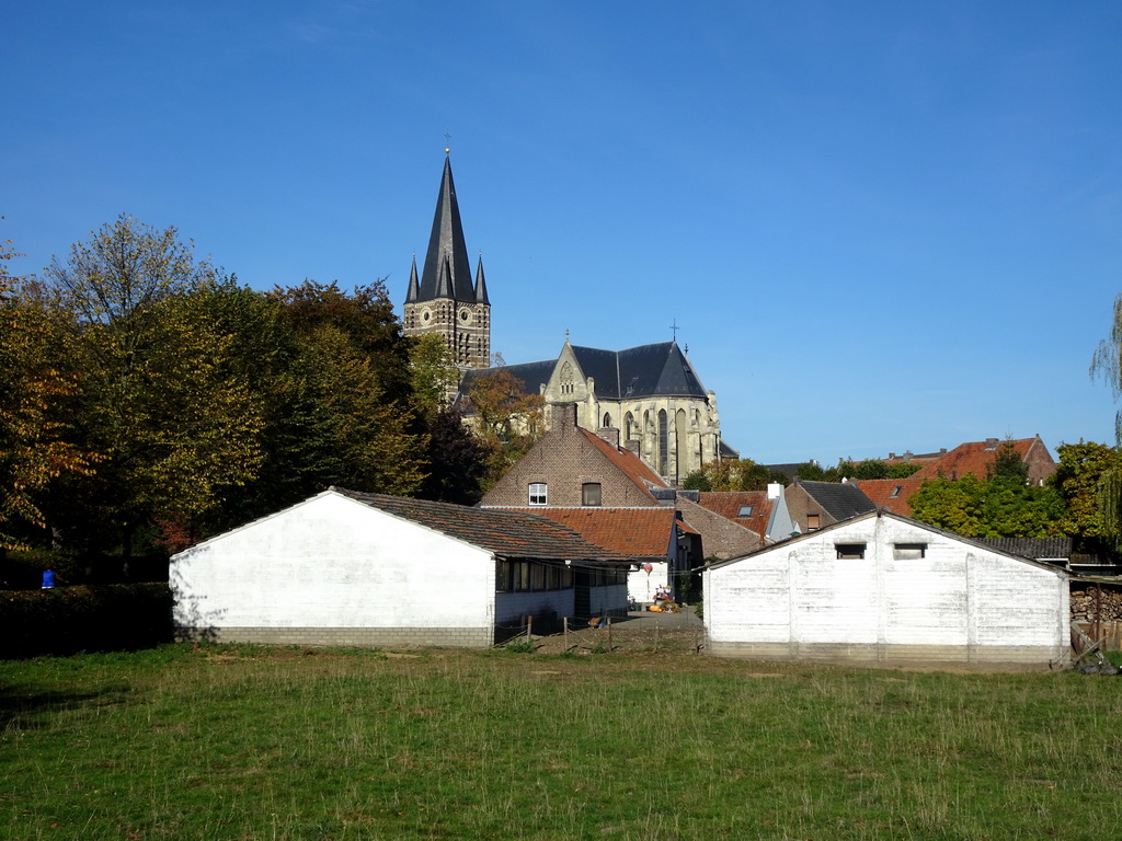 The Sint-Michaëlskerk church and houses, viewed from the parking lot at the Waterstraat street
