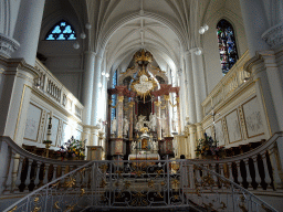 Apse and main altar of the Sint-Michaëlskerk church