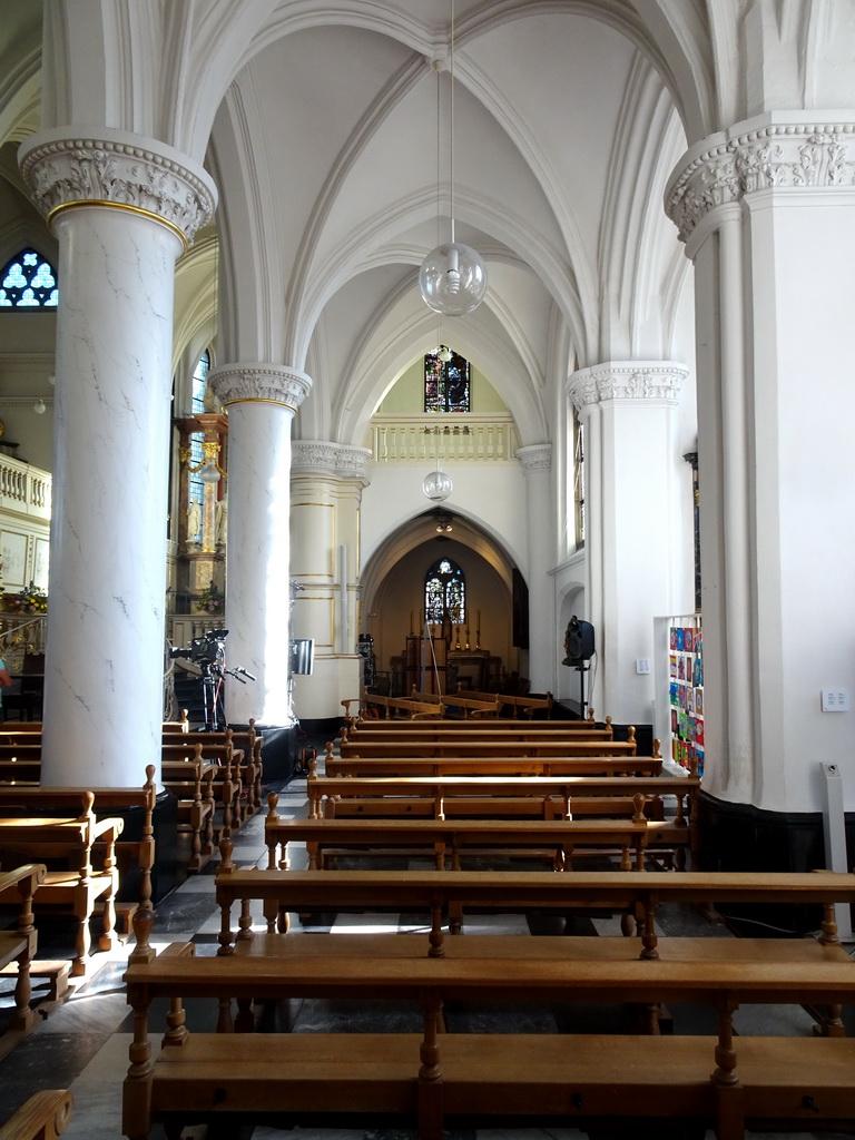 Right aisle of the Sint-Michaëlskerk church