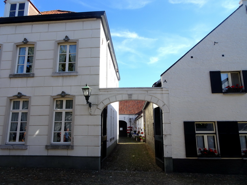 Gate at the Hofstraat street