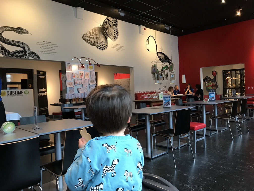 Max having lunch at the Museumcafé at the ground floor of the Natuurmuseum Brabant