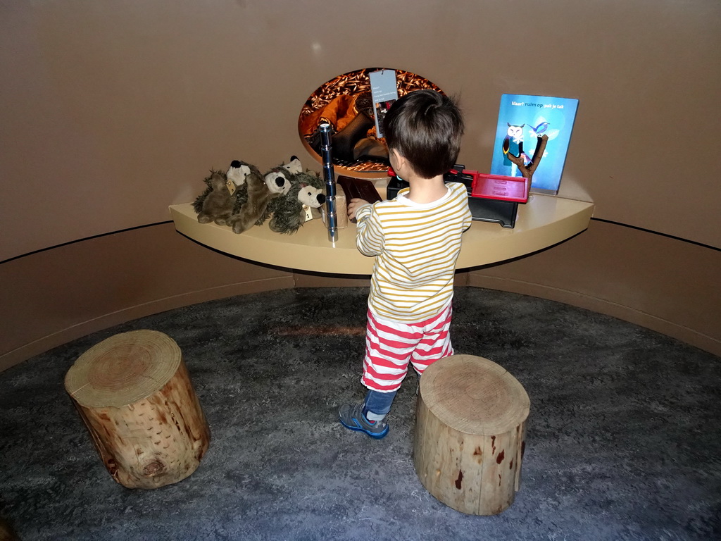 Max at the `Beleef Ontdek Samen: BOS` exhibition at the second floor of the Natuurmuseum Brabant