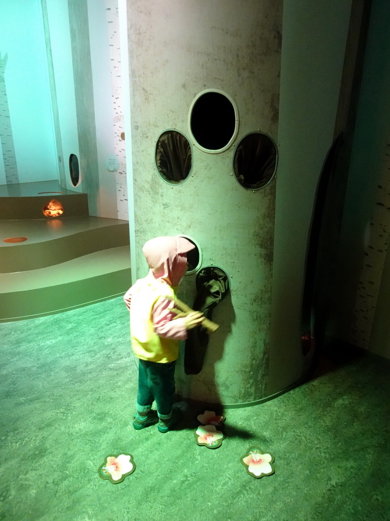 Max at the `Beleef Ontdek Samen: BOS` exhibition at the second floor of the Natuurmuseum Brabant