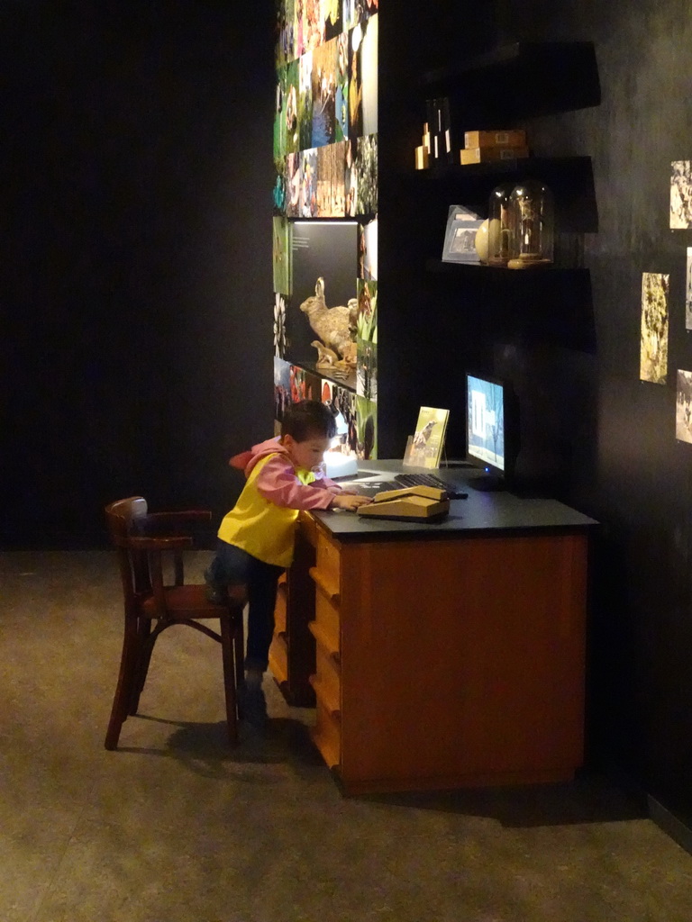 Max at a desk at the `Jouw Brabant, mijn Brabant - een landschap vol herinneringen` exhibition at the first floor of the Natuurmuseum Brabant