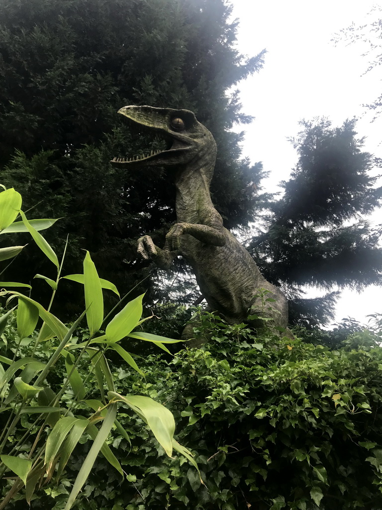 Dinosaur statue at the Dierenpark De Oliemeulen zoo