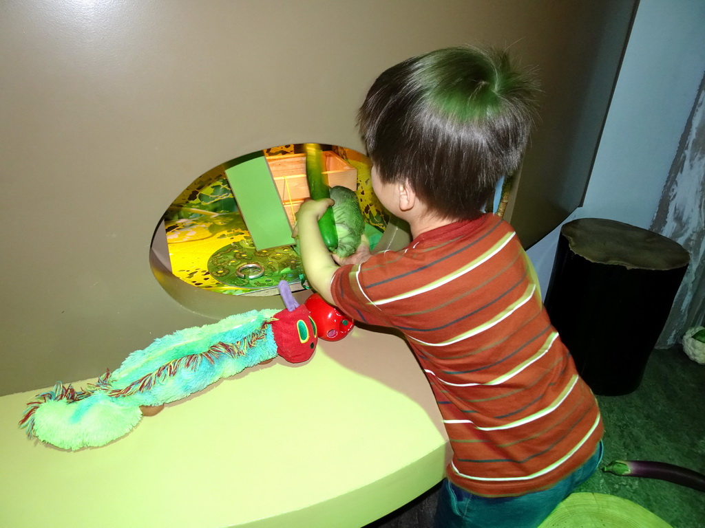 Max at the `Beleef Ontdek Samen: BOS` exhibition at the second floor of the Natuurmuseum Brabant