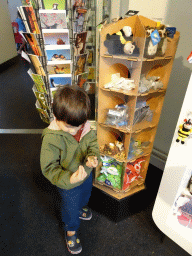 Max with animal toys at the shop at the ground floor of the Natuurmuseum Brabant