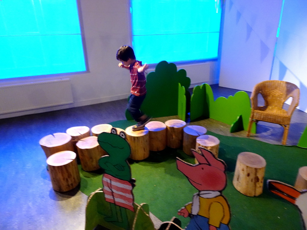 Max on stepping poles at the Kikker Café at the second floor of the Natuurmuseum Brabant