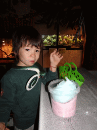 tilburg_19_008 - 280 kb - 768x1024 - Max with a snake toy and candyfloss at the Ground Floor of the main building of the Dierenpark De Oliemeulen zoo Max with a snake toy and candyfloss at the Ground Floor of the main building of the Dierenpark De Oliemeulen zoo