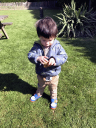 Max eating cookies at the Dierenpark De Oliemeulen zoo