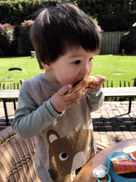 Max having lunch at the Dierenpark De Oliemeulen zoo