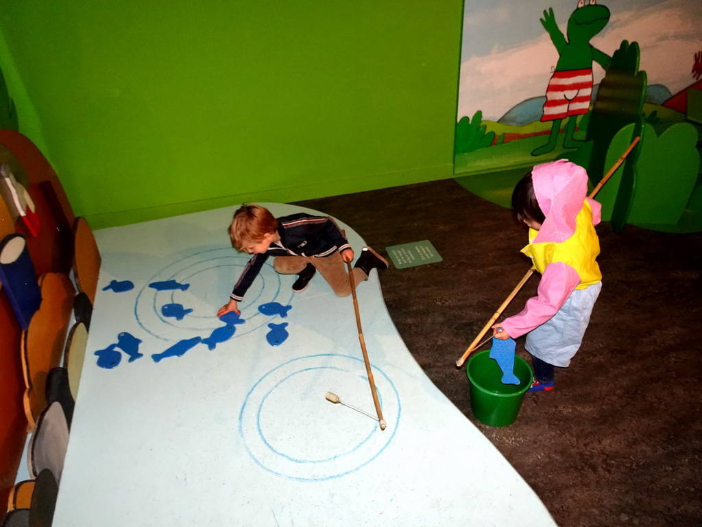 Max at the fishing game at the `Kikker is hier!` exhibition at the second floor of the Natuurmuseum Brabant