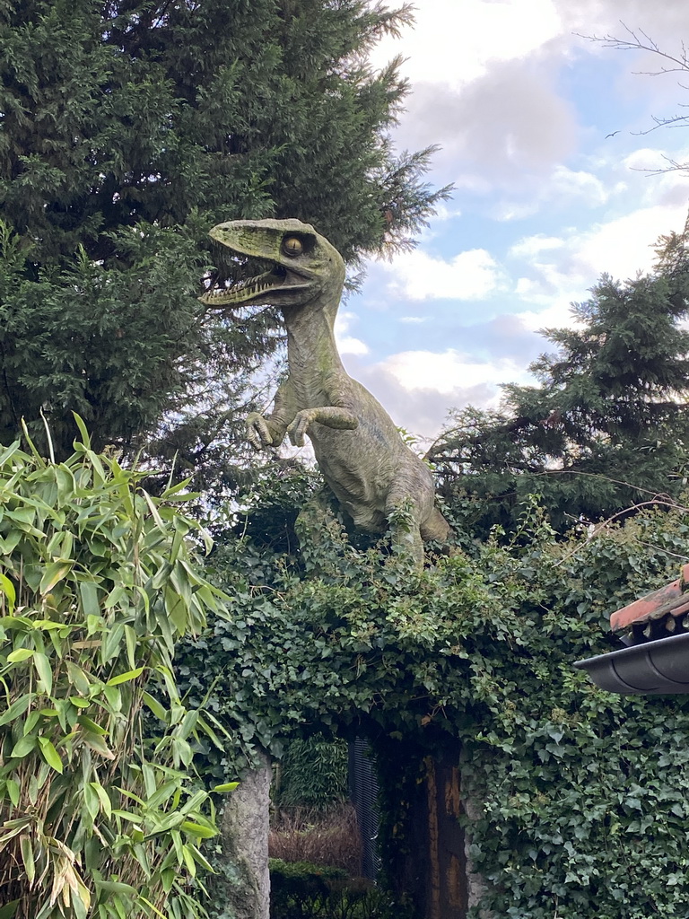 Dinosaur statue at the Dierenpark De Oliemeulen zoo