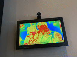 Tim and Max on a heat sensor screen at the OO-zone at the ground floor of the Natuurmuseum Brabant