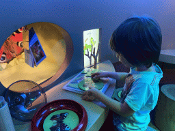 Max playing a butterfy game at the `Beleef Ontdek Samen: BOS` exhibition at the second floor of the Natuurmuseum Brabant