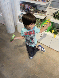 Max with toys at the shop at the ground floor of the Natuurmuseum Brabant