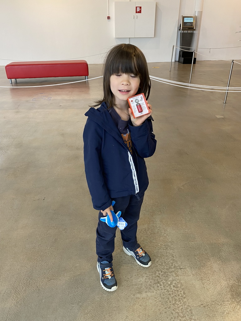 Max with a bird whistle and a plush toy at the shop at the ground floor of the Natuurmuseum Brabant