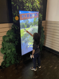 Max with an interactive screen at the OO-zone at the ground floor of the Natuurmuseum Brabant