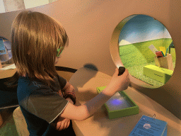 Max playing a ultraviolet light game at the `Beleef Ontdek Samen: BOS` exhibition at the second floor of the Natuurmuseum Brabant