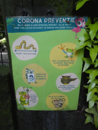 Sign about the COVID-19 rules at the Dierenpark De Oliemeulen zoo