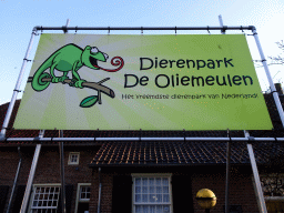 Poster in front of the Dierenpark De Oliemeulen zoo at the Reitse Hoevenstraat street