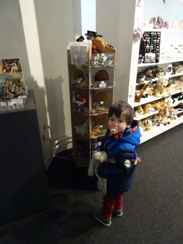 Max at the shop at the ground floor of the Natuurmuseum Brabant