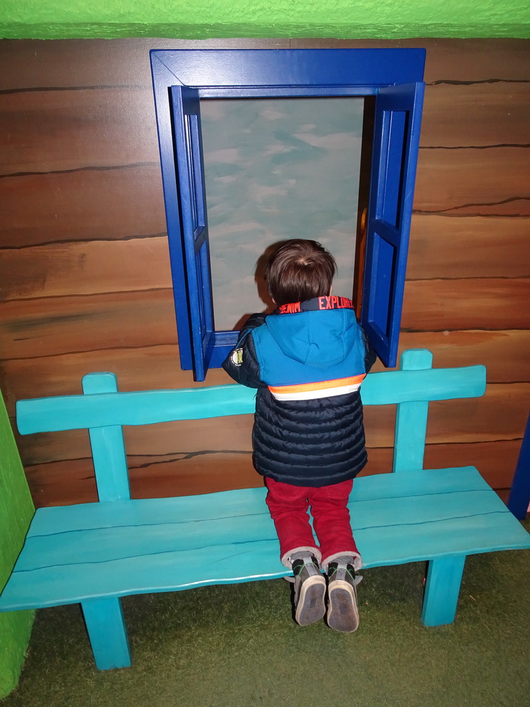 Max at the window of the home of Kikker at the `Kikker is hier!` exhibition at the second floor of the Natuurmuseum Brabant