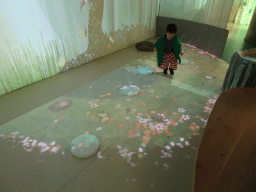 tilburg_7_018 - 224 kb - 1024x768 - Max at the `Beleef Ontdek Samen: BOS` exhibition at the second floor of the Natuurmuseum Brabant Max at the `Beleef Ontdek Samen: BOS` exhibition at the second floor of the Natuurmuseum Brabant
