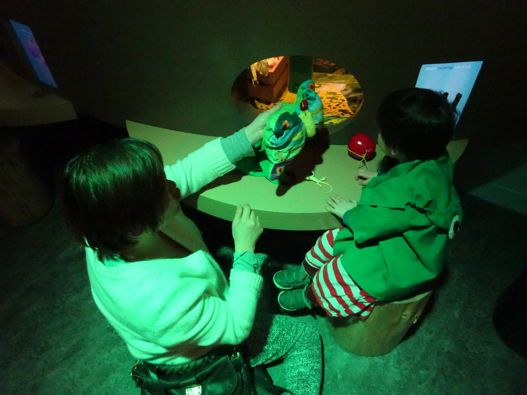 Miaomiao and Max at the `Beleef Ontdek Samen: BOS` exhibition at the second floor of the Natuurmuseum Brabant