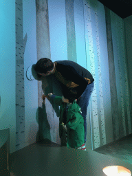 tilburg_7_023 - 222 kb - 768x1024 - Tim and Max at the `Beleef Ontdek Samen: BOS` exhibition at the second floor of the Natuurmuseum Brabant Tim and Max at the `Beleef Ontdek Samen: BOS` exhibition at the second floor of the Natuurmuseum Brabant