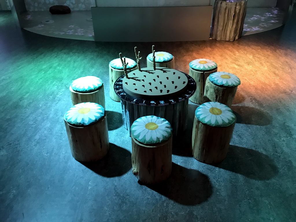 Table and chairs at the `Beleef Ontdek Samen: BOS` exhibition at the second floor of the Natuurmuseum Brabant