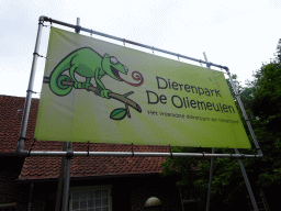 Poster in front of the Dierenpark De Oliemeulen zoo at the Reitse Hoevenstraat street