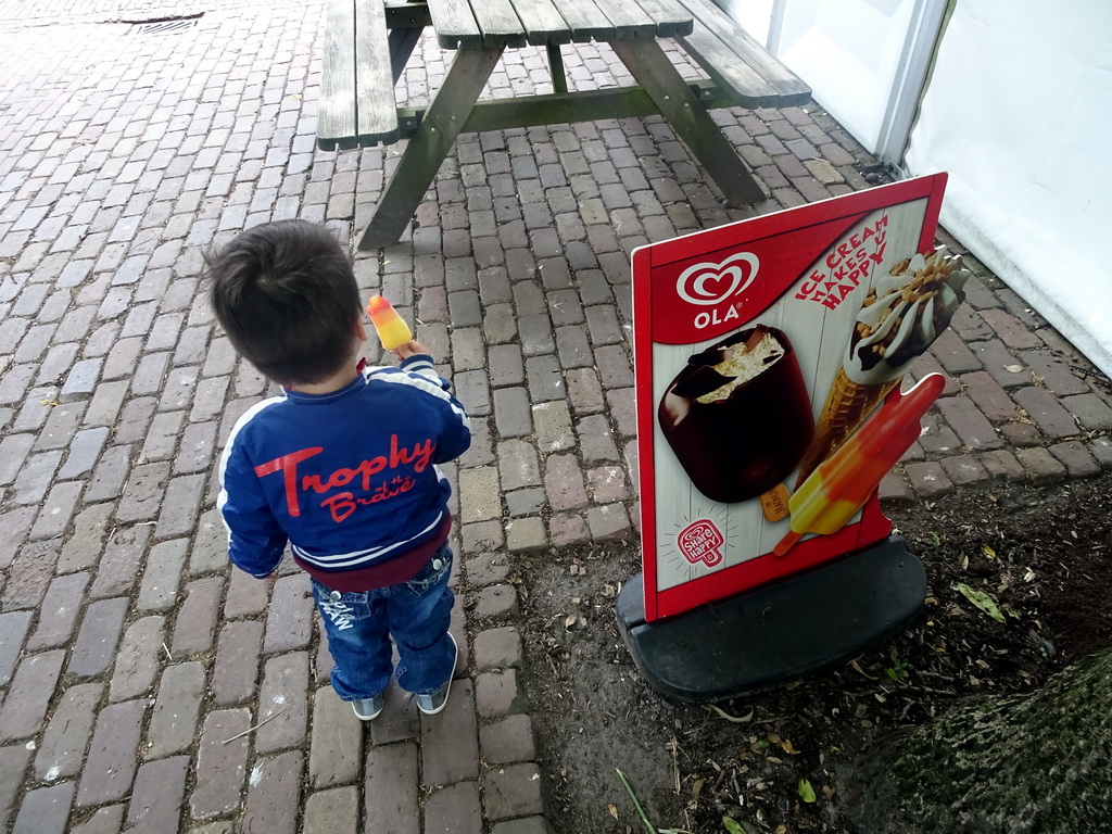 Max with an ice cream at the Dierenpark De Oliemeulen zoo