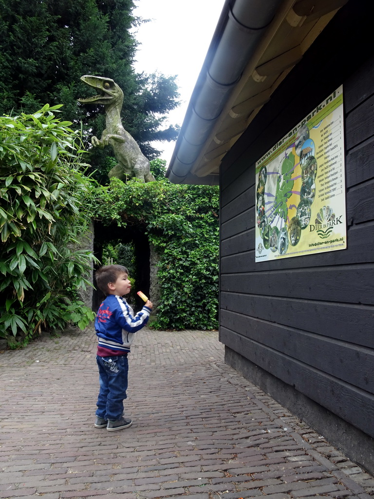 Max with an ice cream, map and Dinosaur statue at the Dierenpark De Oliemeulen zoo