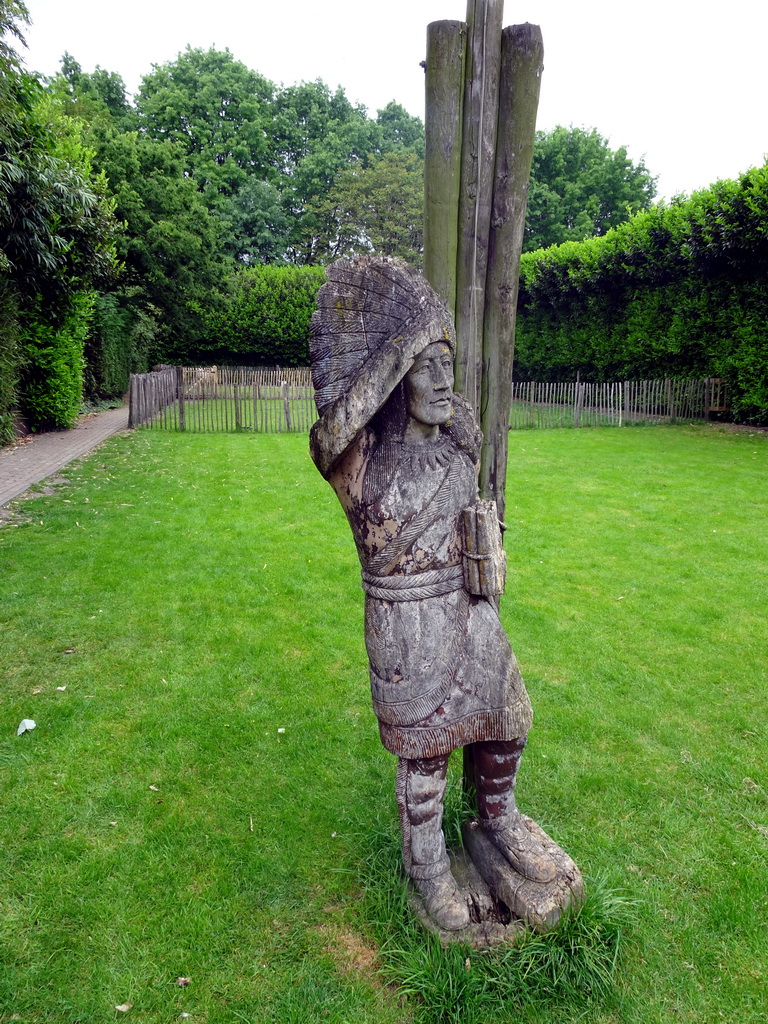 Wooden statue of a native American at the Dierenpark De Oliemeulen zoo