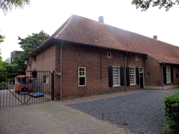 Left front of the Dierenpark De Oliemeulen zoo at the Reitse Hoevenstraat street