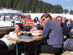 Tim and his friends at a terrace at the Hochzillertal ski resort
