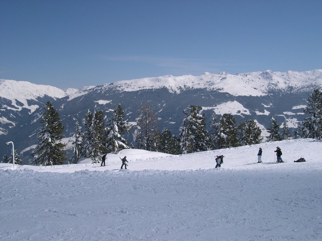 Mountains and snow at the Hochzillertal ski resort