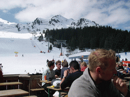 Tim`s friends at a terrace at the Hochzillertal ski resort