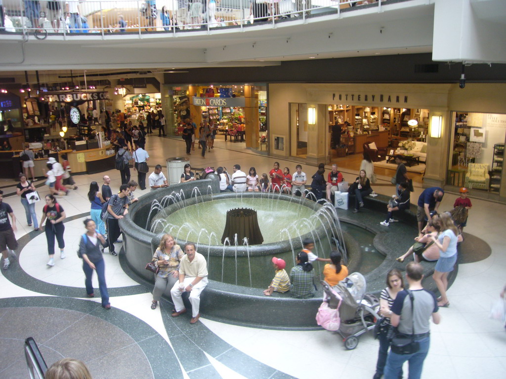 Fountain at the ground floor of the Toronto Eaton Centre