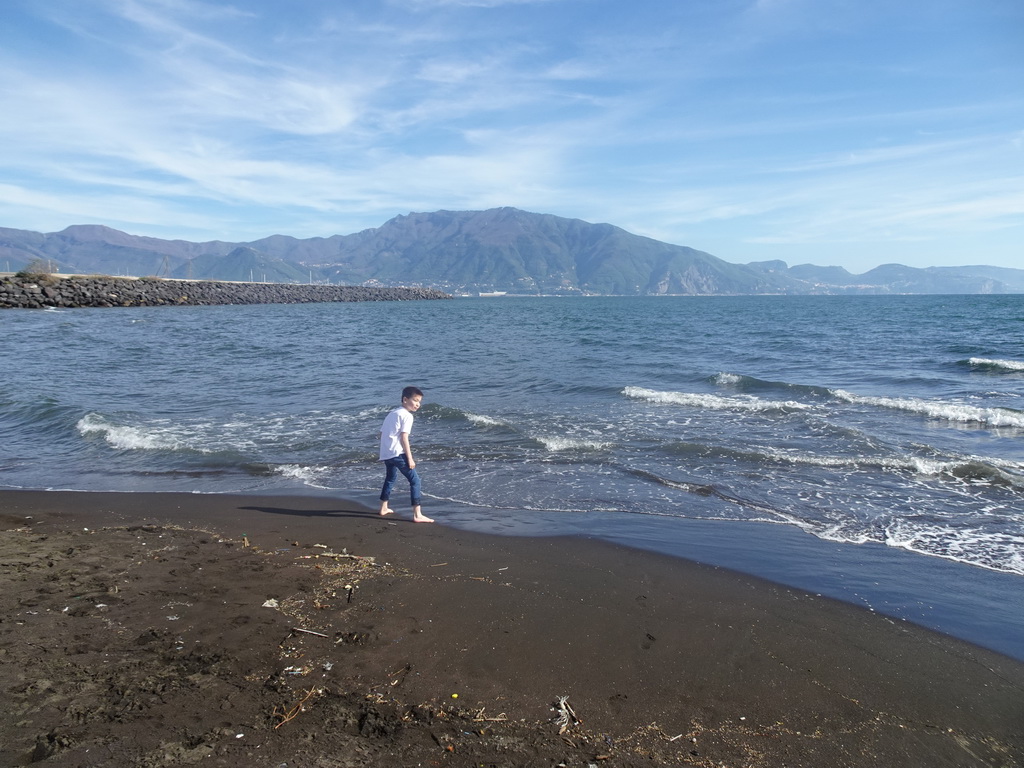 Max at the RenaNera Beach and the Tyrrhenian Sea