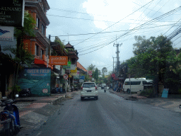 The Jalan Raya Pengosekan Ubud street, viewed from the taxi