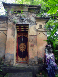 Gate with closed doors and dressed statue at the Puri Saren Agung palace