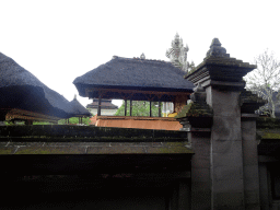 The Pura Desa Ubud, viewed from the pavilion at the crossing of the Jalan Suweta street and the Jalan Raya Ubud street